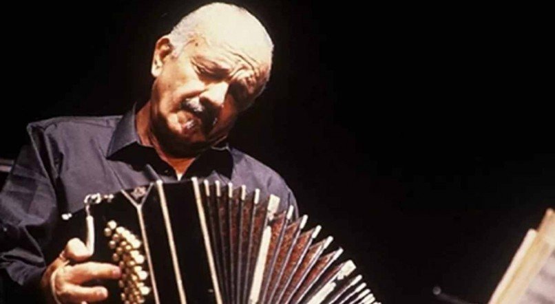 Astor Piazzolla usou seu bandoneón para conquistar o mundo com muita emoção na execução