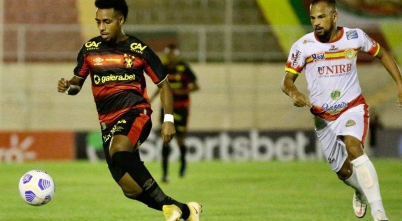 CONFUS&Atilde;O Sport perdia para a Juazeirense quando queda de energia no est&aacute;dio paralisou a partida