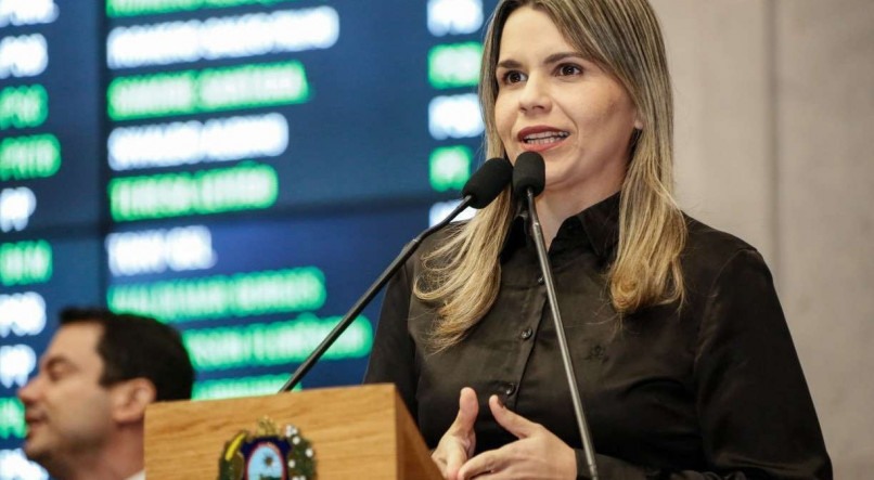 Clarissa Tércio é ferrenha apoiadora do presidente Jair Bolsonaro (PL)