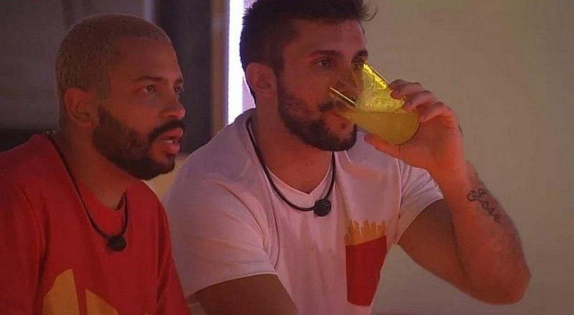 Projota e Arthur durante a festa desse s&aacute;bado