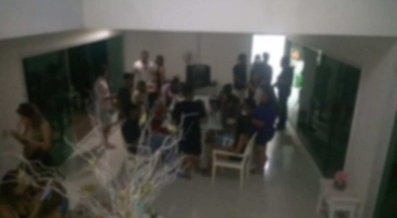 AGLOMERA&Ccedil;&Atilde;O Procon-PE flagrou 81 pessoas em festa clandestina em Aldeia, Camaragibe, ontem