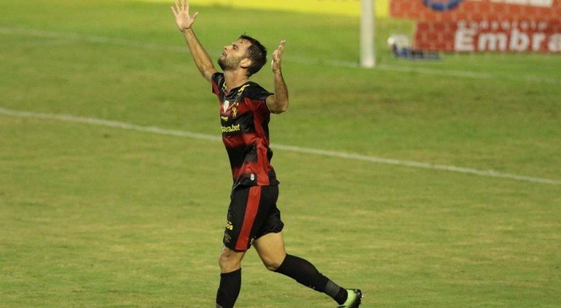 Thyere foi o substituto de Maidana, na partida contra o Inter. 