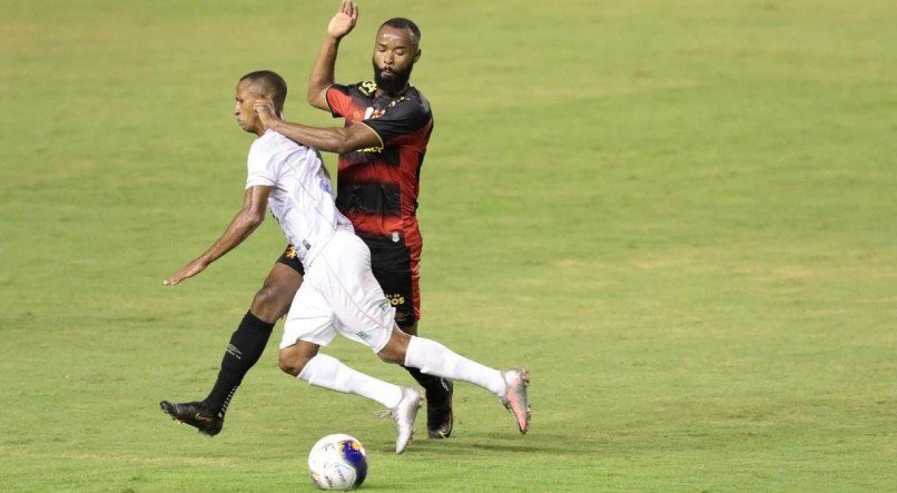 Lance do jogo entre os times do Sport e 4 de Julho v&aacute;lido pela Copa do Nordeste 2021. Jogo realizado no est&aacute;dio da Ilha do Retiro no Recife. 