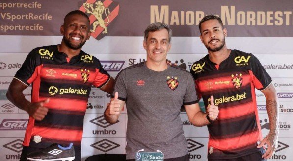 Tor&oacute; (E), Chico Guerra e Maxwell (D)