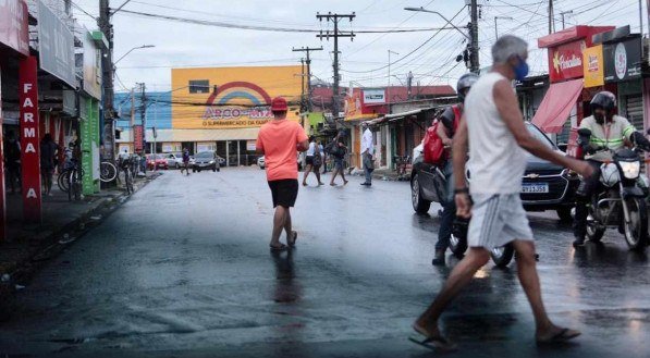 Movimenta&ccedil;&atilde;o em Prazeres, em Jaboat&atilde;o dos Guararapes, no Grande Recife, nesta quinta-feira (18)