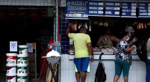 Movimenta&ccedil;&atilde;o em Prazeres, em Jaboat&atilde;o dos Guararapes, no Grande Recife, nesta quinta-feira (18)