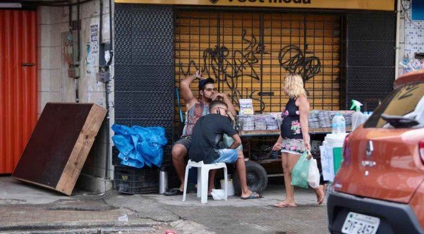 Movimenta&ccedil;&atilde;o em Prazeres, em Jaboat&atilde;o dos Guararapes, no Grande Recife, nesta quinta-feira (18)