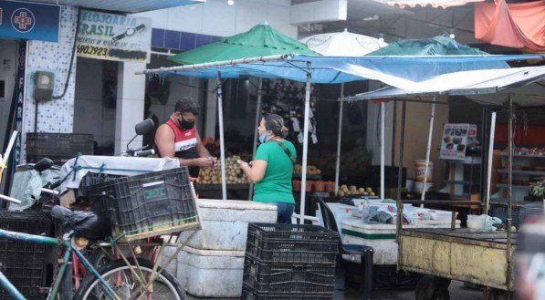 Movimenta&ccedil;&atilde;o em Prazeres, em Jaboat&atilde;o dos Guararapes, no Grande Recife, nesta quinta-feira (18)