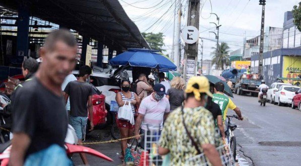 Movimenta&ccedil;&atilde;o em Prazeres, em Jaboat&atilde;o dos Guararapes, no Grande Recife, nesta quinta-feira (18)