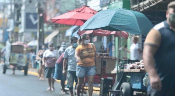Movimenta&ccedil;&atilde;o em Prazeres, em Jaboat&atilde;o dos Guararapes, no Grande Recife, nesta quinta-feira (18)