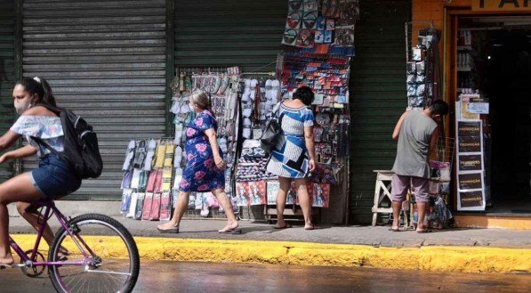 Movimenta&ccedil;&atilde;o em Prazeres, em Jaboat&atilde;o dos Guararapes, no Grande Recife, nesta quinta-feira (18)