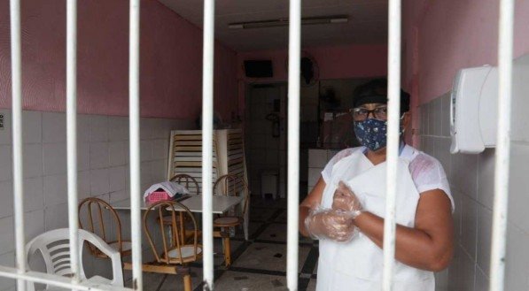 Movimenta&ccedil;&atilde;o em Beberibe, na Zona Norte do Recife, no in&iacute;cio da manh&atilde; desta quinta-feira (18)
