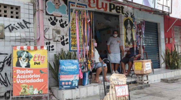 Movimenta&ccedil;&atilde;o em Beberibe, na Zona Norte do Recife, no in&iacute;cio da manh&atilde; desta quinta-feira (18)
