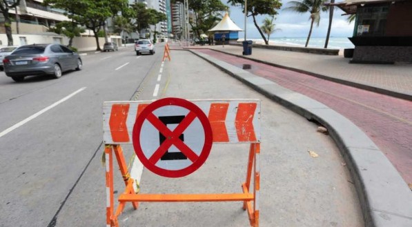 Segundo decreto, praias marítimas e fluviais, inclusive os calçadões, não poderão funcionar nos sábados, domingos e feriados, no Grande Recife e Zona da Mata