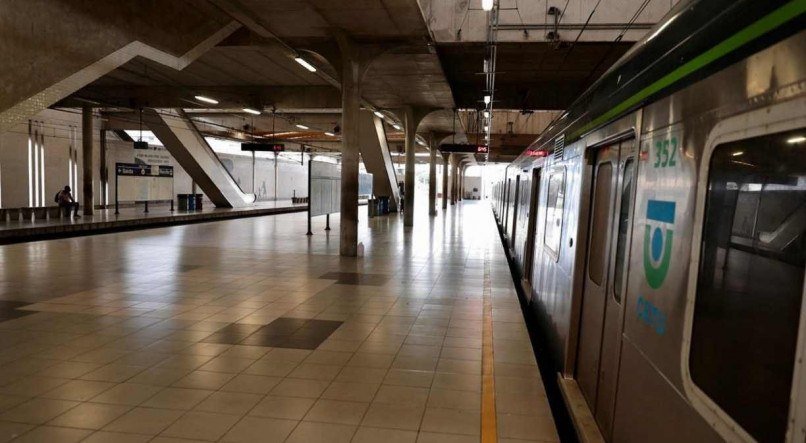 Movimenta&ccedil;&atilde;o na Esta&ccedil;&atilde;o Recife no in&iacute;cio da manh&atilde; desta quinta-feira (18)