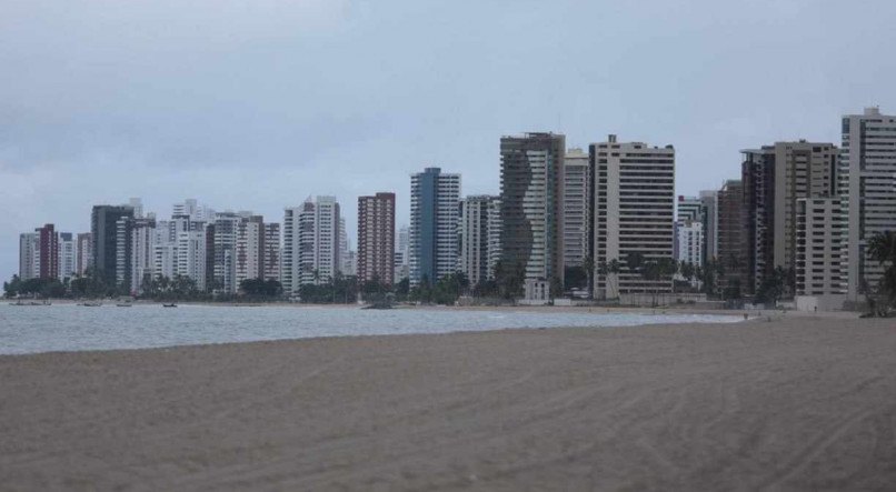 Movimenta&ccedil;&atilde;o na praia de Piedade, em Jaboat&atilde;o dos Guararapes, no Grande Recife