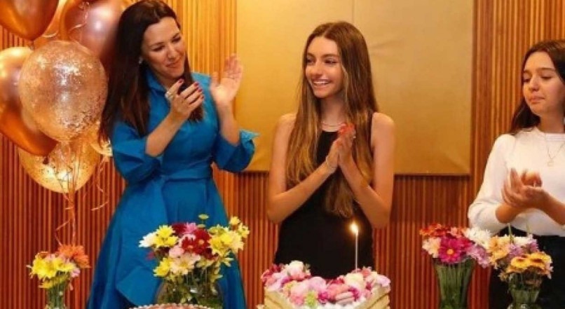 Veruska Boechat, vi&uacute;va do jornalista, e as filhas Valentina e Catarina celebraram a data