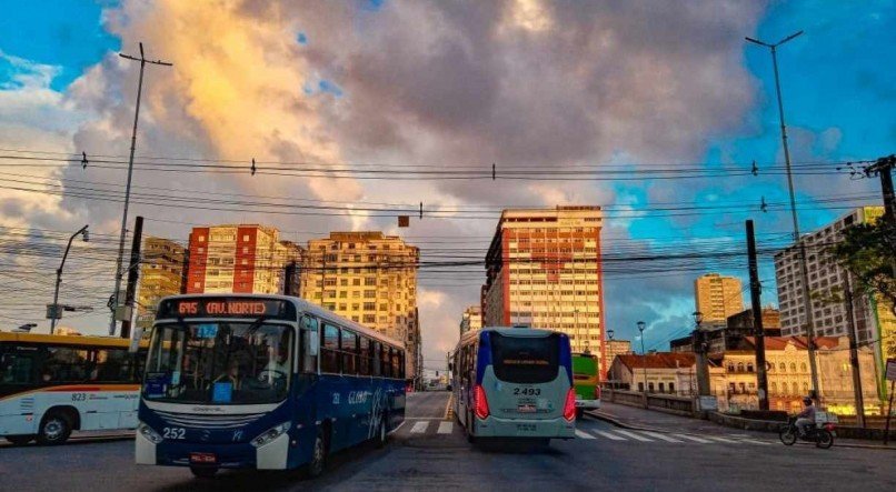 Avenida Guararapes, no Centro do Recife, na manh&atilde; desta sexta-feira (19)