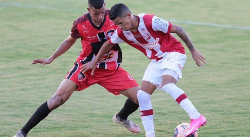 Lances do jogo entre os times do N&aacute;utico e Vera Cruz v&aacute;lido pela Campeonato Pernambucano de Futebol 2021. Jogo realizado no est&aacute;dio dos Aflitos no Recife. 