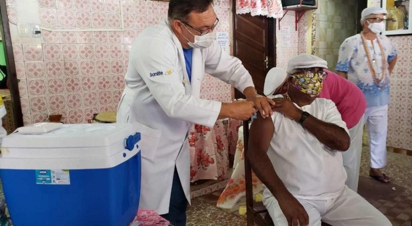 OLINDA Domingo foi de pontap&eacute; inicial na imuniza&ccedil;&atilde;o dos residentes de comunidades quilombola na cidade