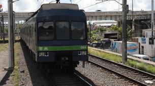 O Metrô do Recife, que atende a 160 mil passageiros por dia, vive uma crise financeira há pelo menos dez anos, mas que se agravou nos últimos cinco anos sob risco de colapso e paralisação total de pelo menos a Linha Sul