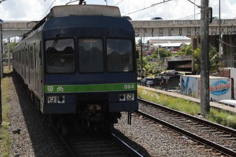 O Metrô do Recife, que atende a 160 mil passageiros por dia, vive uma crise financeira há pelo menos dez anos, mas que se agravou nos últimos cinco anos sob risco de colapso e paralisação total de pelo menos a Linha Sul
