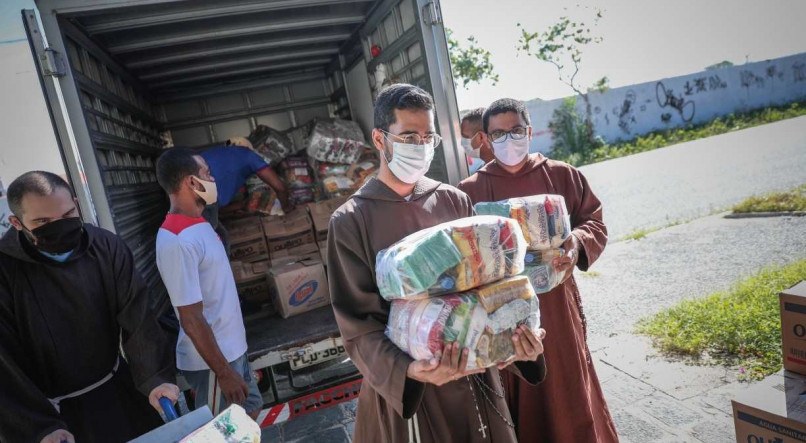 DONATIVOS Capuchinhos do Convento de S&atilde;o F&eacute;lix de Cantalice receberam as cestas ontem &agrave; tarde
