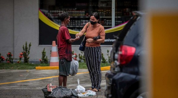 Moradores de rua passam necessidades durante a pandemia  - Aflitos 