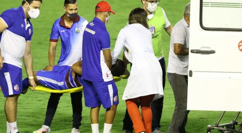 Jogador foi levado para o Hospital da Restaura&ccedil;&atilde;o, na &aacute;rea central do Recife. 