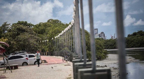 Vandalismo e roubos na rua da Aurora