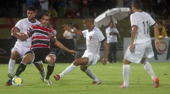 Cl&aacute;ssico entre Santa Cruz x Sport, no Arruda, em 2014.