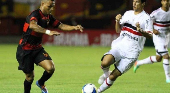 Cl&aacute;ssico entre Sport e Santa Cruz, na Ilha do Retiro, em 2014