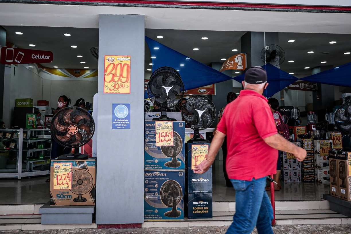 Vendas do comércio em Pernambuco continuam em queda e tiveram o pior resultado do ano em agosto, diz IBGE
