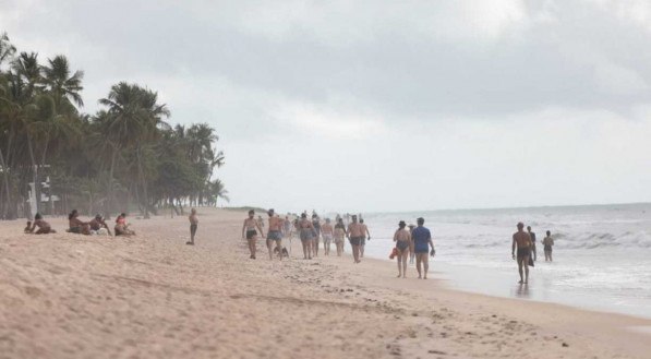 Movimenta&ccedil;&atilde;o tranquila na Praia de Boa Viagem, na manh&atilde; deste s&aacute;bado (3)