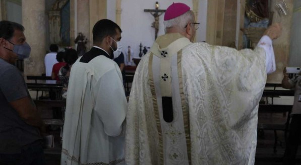 Missa da Ressurrei&ccedil;&atilde;o do Domingo de P&aacute;scoa, na Catedral Metropolitana do Sant&iacute;ssimo Salvador, no Alto da S&eacute;, em Olinda 