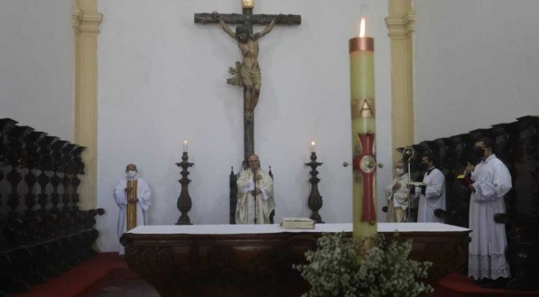 Missa da Ressurrei&ccedil;&atilde;o do Domingo de P&aacute;scoa, na Catedral Metropolitana do Sant&iacute;ssimo Salvador, no Alto da S&eacute;, em Olinda 