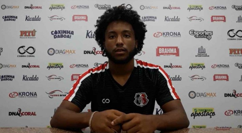 Juan fez sua estreia no time profissional do Santa Cruz na partida contra o Altos, pela Copa do Nordeste 