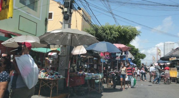 Cam&ecirc;los na Avenida Dantas Barreto no bairro de S&atilde;o Jos&eacute;.