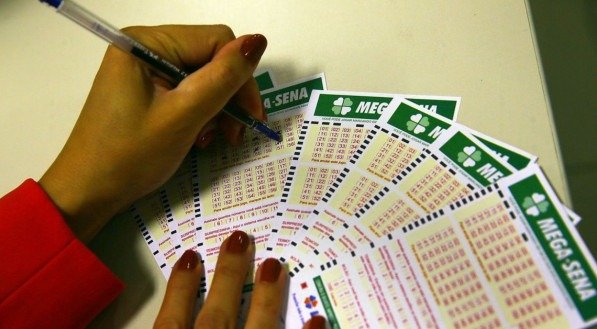 Mega-sena sorteia R$ 100 milhões neste sábado. Veja também outras loterias
