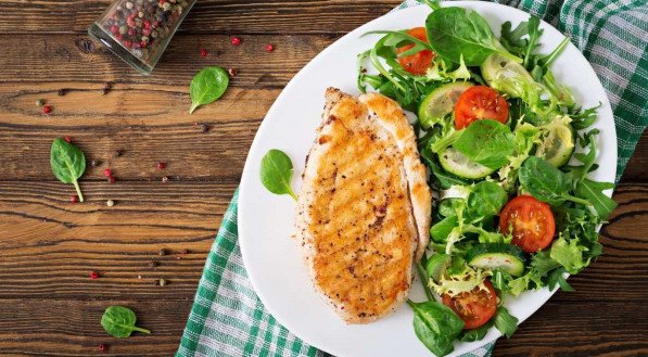 Redução de 250 calorias por dia na dieta pode melhorar a saúde do coração, diz estudo