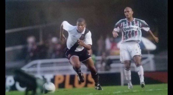 CARREIRA Jean, que tamb&eacute;m jogou no Sport, atuando pelo Vasco em um cl&aacute;ssico contra o Fluminense