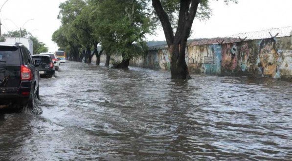 Alagamento na Avenida Mascarenhas de Morais