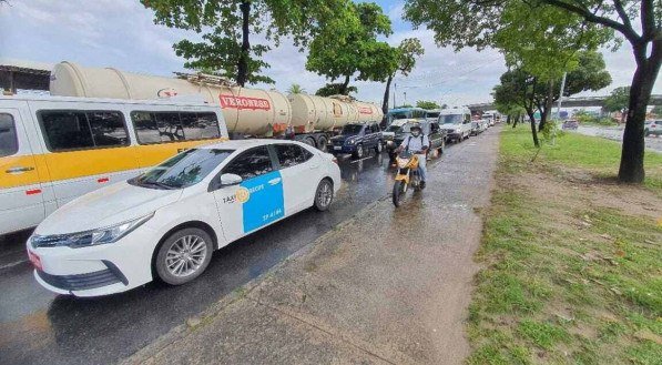 Tr&acirc;nsito na Avenida Mascarenhas de Morais