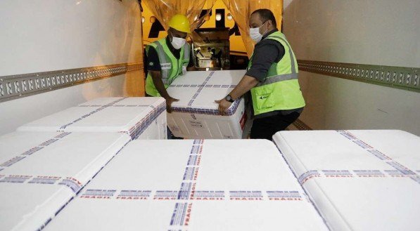 Novo lote permitir&aacute; a primeira imuniza&ccedil;&atilde;o de idosos a partir de 60 anos de idade e trabalhadores das for&ccedil;as de seguran&ccedil;a e salvamento 