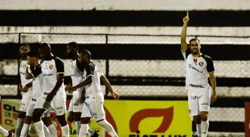 Thiago Lopes abriu o placar para o Sport em Caruaru