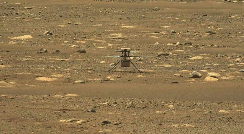 primeiro v&ocirc;o do Ingenuity Mars Helicopter da NASA - e o primeiro v&ocirc;o motorizado e controlado em outro planeta, capturado por Mastcam-Z, um par de c&acirc;meras com zoom a bordo do Perseverance
