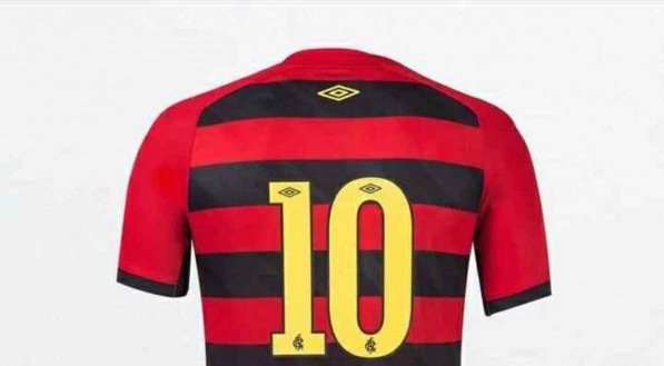 Modelo um da camisa do Sport.