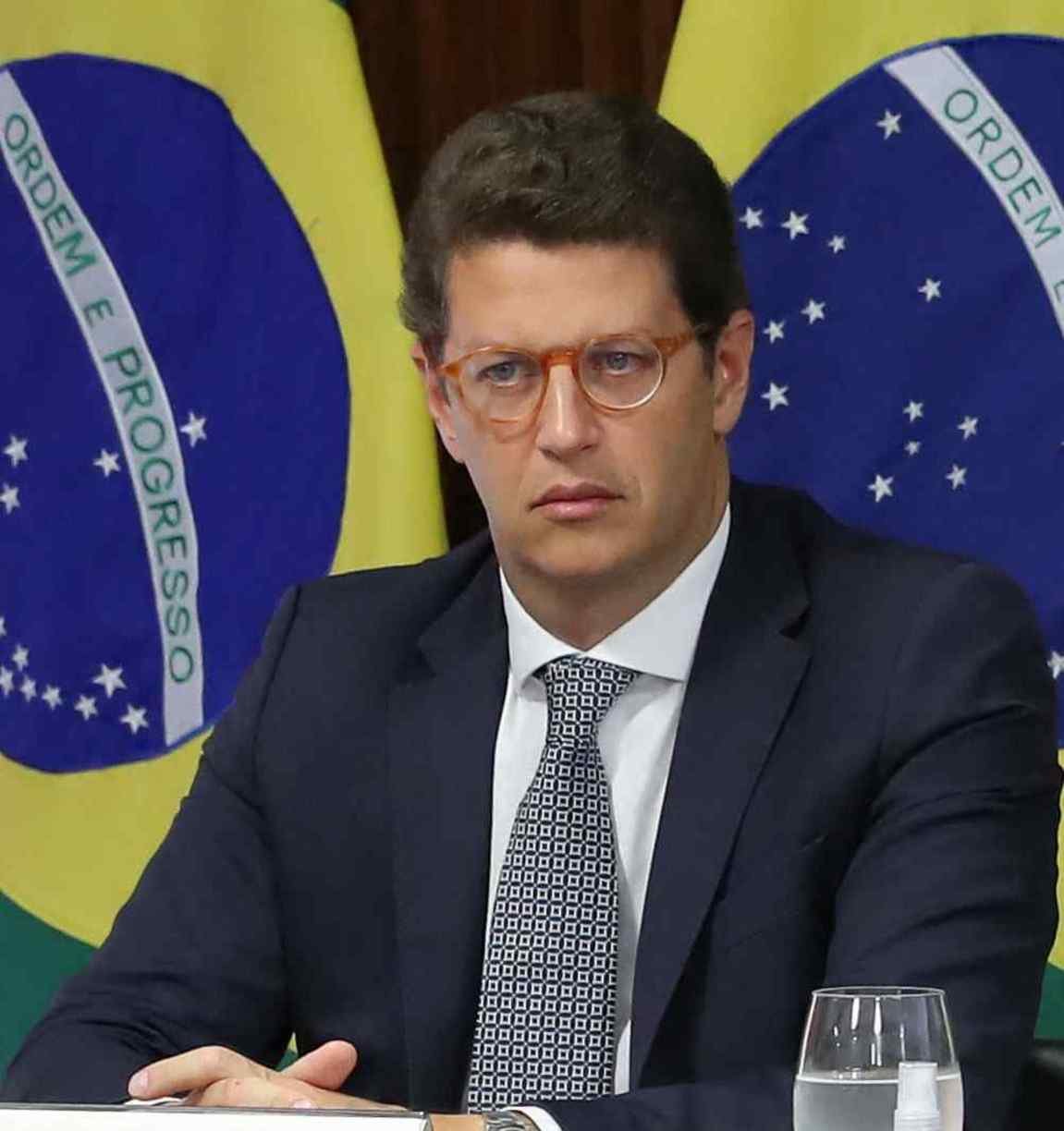 Salles pediu demiss&atilde;o nesta quarta-feira (23)