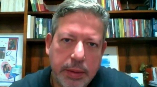 Presidente da Câmara, Arthur Lira diz que ainda que não é momento de debater o impeachment de Bolsonaro