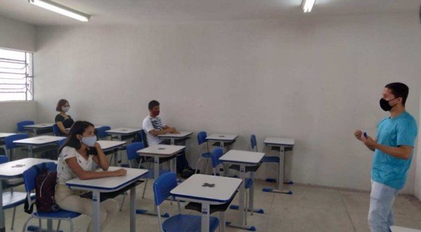 Volta &agrave;s aulas em Cupira, no Agreste
